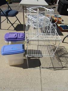 lot 362 image: White rack, Metal spice rack, plate stand