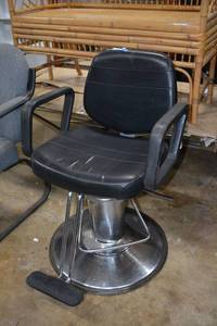 lot 3 image: Barber Chair