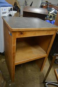 lot 56 image: Portable Counter with Removeable laminated top (Good for setting up a business counter) 30w x 26D x 41T