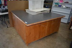 lot 27 image: L-Shaped Office Desk with Laminate Top