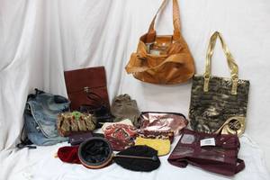 lot 89 image: Purses and Bags akdmks, Franklin Covey Leather Purse, Coin Purse and Wallets