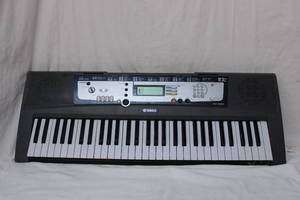 lot 105 image: Yamaha Keyboard EZ-200