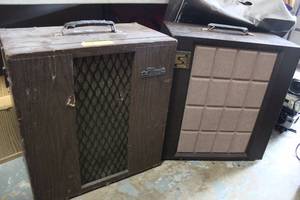 lot 127 image: Two Lecternette Sound Craft Systems - Model L4010E and Model L56B