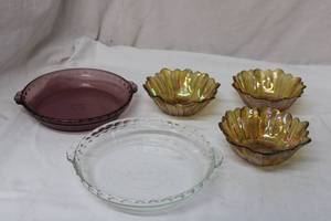 lot 151 image: Pyrex Pie Plates and Set of 3 Iridescent Bowls