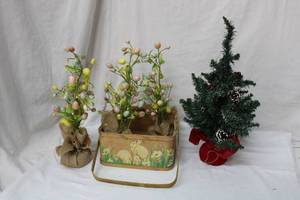 lot 153 image: Weighted Table Decorations and Easter Basket