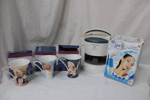 lot 154 image: Marilyn Monroe Mugs, Spa-Fx in original Box, Black & Decker Lids Off