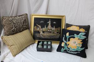 lot 156 image: Japan Saki Set, Boat Painting on Black Background, Pillows
