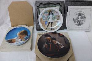 lot 201 image: 3 Collector Plates Brotherly Love, Brigitte in Mini-Skirt 1965, and The Music Maker