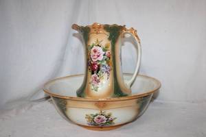 lot 205 image: Green and Gold Pitcher and Basin 16W