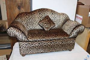 lot 212 image: Animal Print Couch - Cat or Small Dog Size