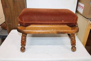 lot 222 image: Foot Rest with Removeable Cushion marked Towne Square 1986 Hillsboro, TX