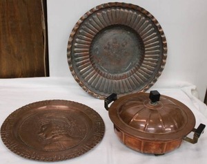 lot 226 image: Decorative Copper Plates and Round Serving Dish Stand with Lid