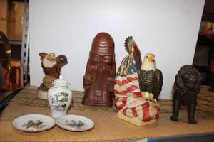 lot 247 image: Eagle Figurines, Wooden Statue, Bronze Lion Statue