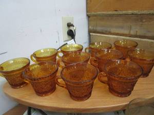 lot 37 image: SET OF BEAUTIFUL AMBER CRYSTAL GLASS CUPS