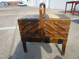 lot 93 image: VINTAGE SEWING BOX NORWAY CONTENTS INCLUDED