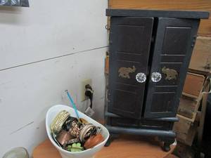 lot 41 image: ELEPHANT THEMED JEWLERY BOX AND WHITE CERAMIC SERVING DISH FILL WFASHION JEWELRY.