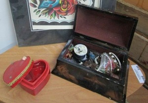 lot 43 image: JEWELRY BOX WCONTENTS INCLUDED &amp HEART SHAPED PORCELAIN TRINKET BOX. (ARTWORK IN BACKGROUND NOT INCLUDED)