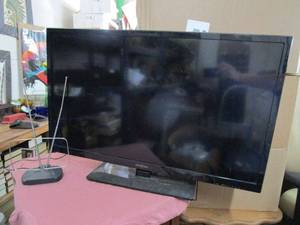 lot 50 image: INSIGNIA TV &amp ANTENNA, NO POWER CORD