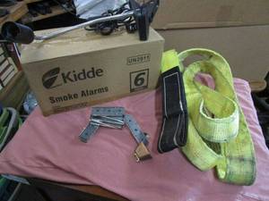 lot 54 image: SET OF STRONG MAGNETS, BOX OF KIDDIE SMOKE ALARMS, PRESSURE CLAMP LAMP LIGHT, YELLOW PULL STRAP