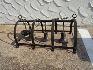 lot 98 image: VINTAGE METAL HANGING LIGHT FIXTURE