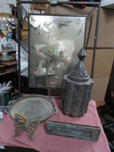 lot 121 image: METAL FRAMED MIRROR, MISC OUTDOOOR DECOR