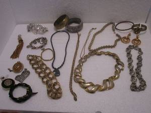 lot 132 image: NECKLACES, BRACELETS, LOCKET AND MORE.&nbsp