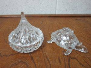 lot 57 image: SHANNON CRYSTAL OF IRELAND CANDY DISH WLID, GLASS TURTLE TRINKET HOLDER
