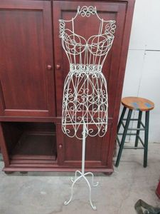 lot 15 image: VINTAGE STYLE WHITE METAL WIRE DRESS MANEQUIN&nbsp