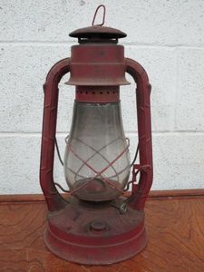 lot 14 image: VINTAGE DIETZ NO.2 BLIZZARD KEROSENE LANTERN