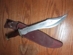 lot 12 image: WHITE TAIL CUTLERY HANDMADE LARGE SURVIVAL BOWIE KNIFE W SHEATH