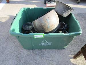lot 101 image: TUB OF POTS &amp OTHER MISC ITEMS.&nbsp