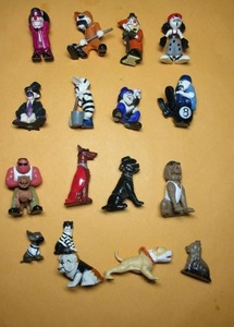 lot 23 image: COLLECTABLE HOMIES FIGURINES FROM 1990s CREATED by DAVID GONZALEZ, HOMIES CLOWNS & DOGS