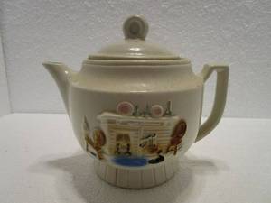 lot 64 image: VINTAGE PORCELIER HEARTH TEAPOT WLID