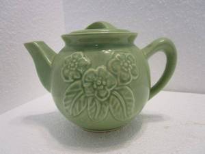 lot 78 image: VINTAGE GREEN TEA POT W FLORAL DESIGN, STAMPED 5F, USA