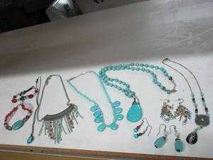lot 143 image: IPPOLITA SILVER NECKLACE STAMPED 925 &amp MANY BEAUTIFUL PIECES OF TURQUIOSE JEWELRY