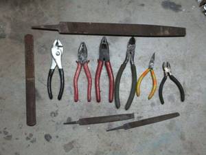 lot 142 image: VARIOUS PLIERS, WIRE CUTTER & FILES