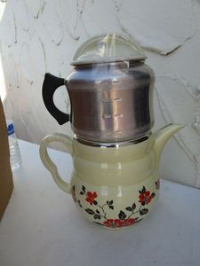 lot 191 image: VINTAGE HALL FLORAL TEAPOT WDRIP-O-LATOR