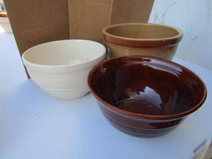 lot 193 image: VINTAGE BEAUTIFUL COLORED EVE-N BAKE BOWLS OVEN SAFE &amp MIXING SERVING BOWL