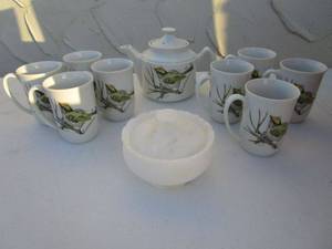 lot 198 image: 1976 SONG BIRD FINE CHINA SET ERESCO