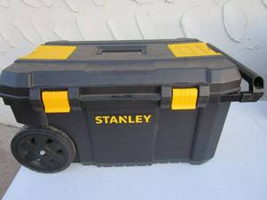lot 200 image: STANLEY ESSENTIAL ROLLING CHEST WITH&nbsp HANDLE, 13 GAL