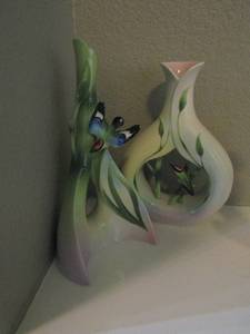lot 8 image: Franz Collection Bamboo Song Bird Triangle Vase FZ00571 11 H BY 6 W AND Franz Bamboo Song Bird Vase FZ00572