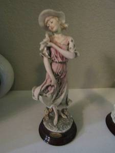 lot 51 image: GIUSEPPE ARMANI FLORENCE   ELISE FIGURINE OF THE YEAR 1999 SIGNED 10 INCHES