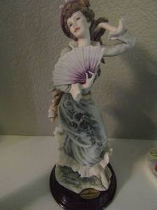 lot 21 image: GIUSEPPE ARMANI FLORENCE VIOLET  FIQURINE OF THE YEAR 1998  Signed 10 INCHES