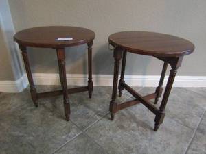 lot 29 image: WOOD COLLAPSIBLE GATE LEG FOLDING SIDE ACCENT TABLE  SMALL QTY 2