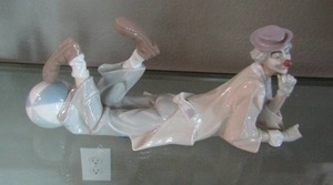 lot 80 image: LLADRO CLOWN LAYING DOWN WITH BALL 6 BY 15 GLOVE BROKEN