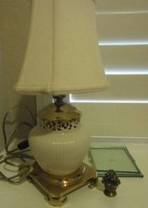 lot 86 image: LENOX BED SIDE TABLE LAMP  15 INCHES TALL GLASS FRAME