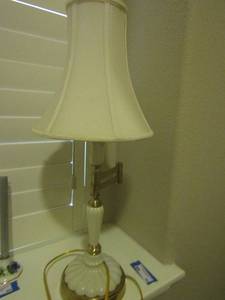 lot 90 image: SIDE TABLE LAMP BY QUOIZEL CREAM COLOR PORCELIAN TULIPED WITH BRASS 29 IN HEIGHT 7 IN WIDE