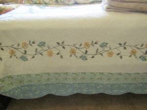 lot 95 image: MARTHA STEWART BED SPREAD KING EMBROIDERY YELLOW AND FLORAL
