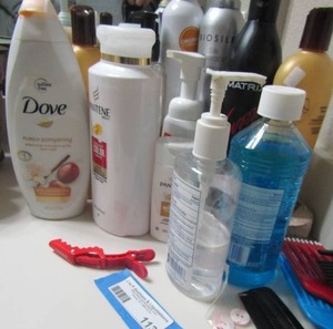 lot 113 image: USED LOT SHAMPOO AND CONDITIONERS PLUS BODY WASH AND HAIRSPRAY