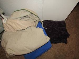 lot 127 image: 2 SMALL THROWS AND A USED COUCH COVER TO PREVENT DOG HAIR